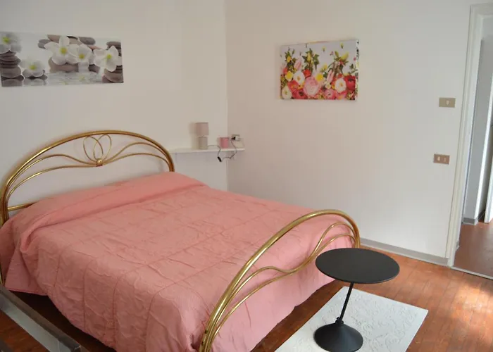 بيت للعطل Casa Della Rosina ستريزا